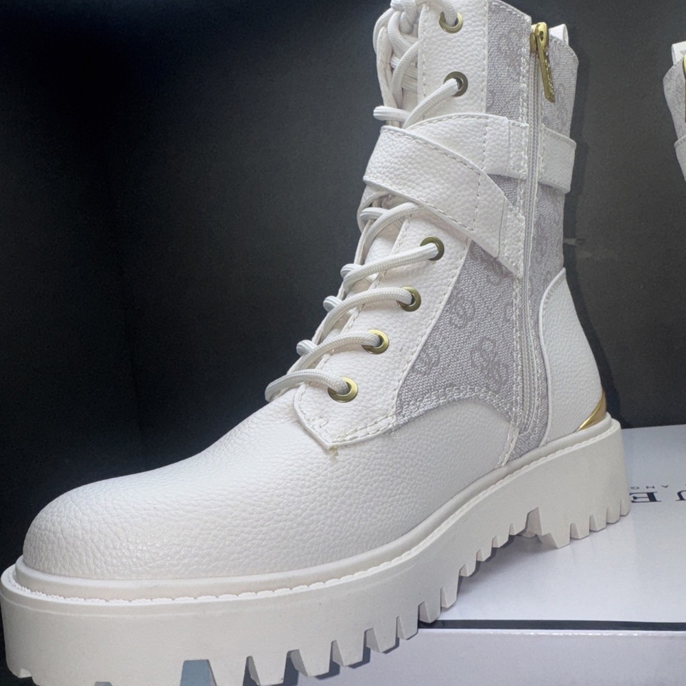 GUESS Women's Orana Combat Boo Ivory Logo Size 9M - Picture 10 of 14